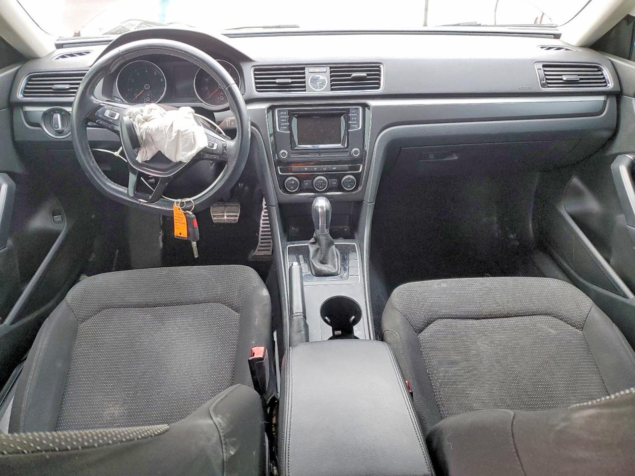 2016 Volkswagen Passat S - zdjęcie 8