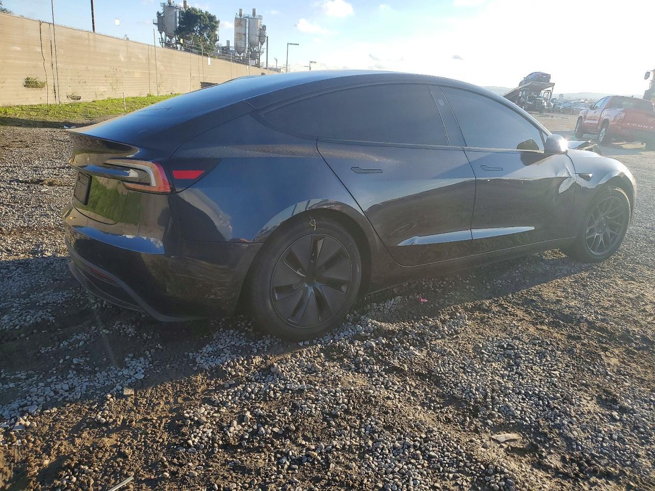 2024 Tesla Model 3 - zdjęcie 3