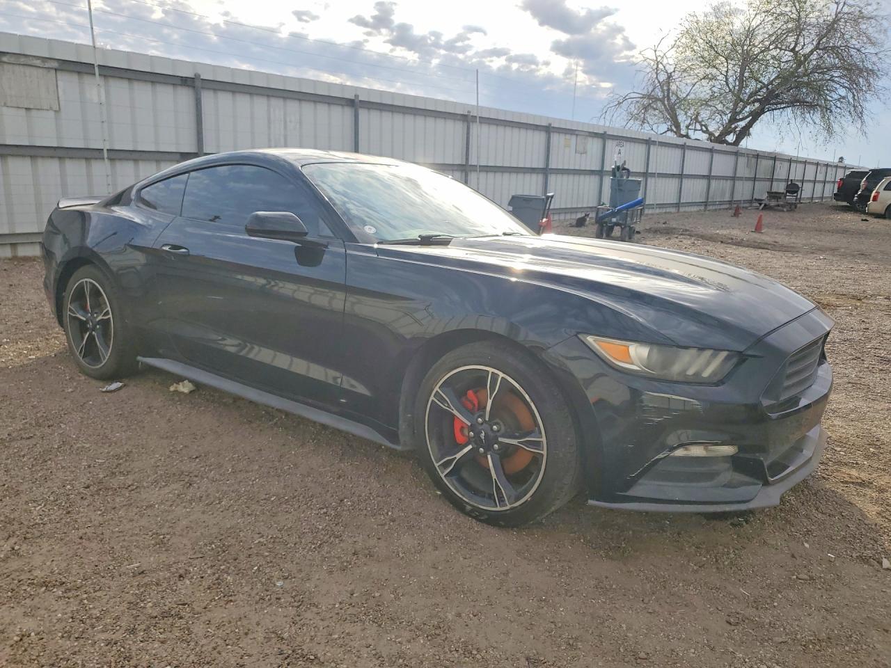 2016 Ford Mustang - zdjęcie 4