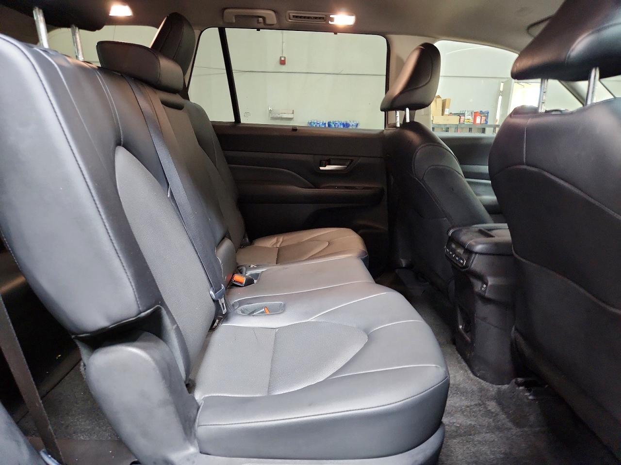 2025 Toyota Grand Highlander Le - zdjęcie 11
