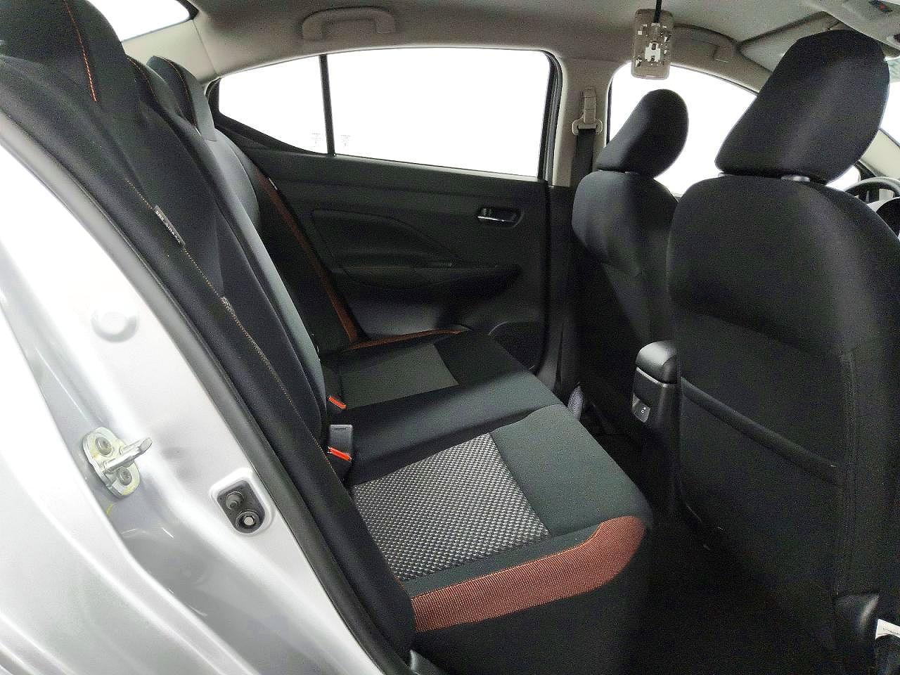 2025 Nissan Versa Sr - zdjęcie 10