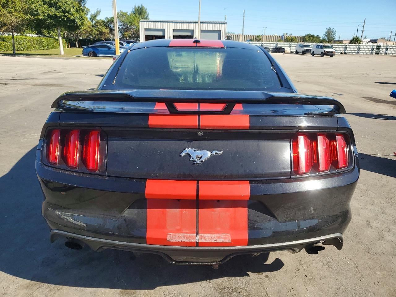 2017 Ford Mustang - zdjęcie 6