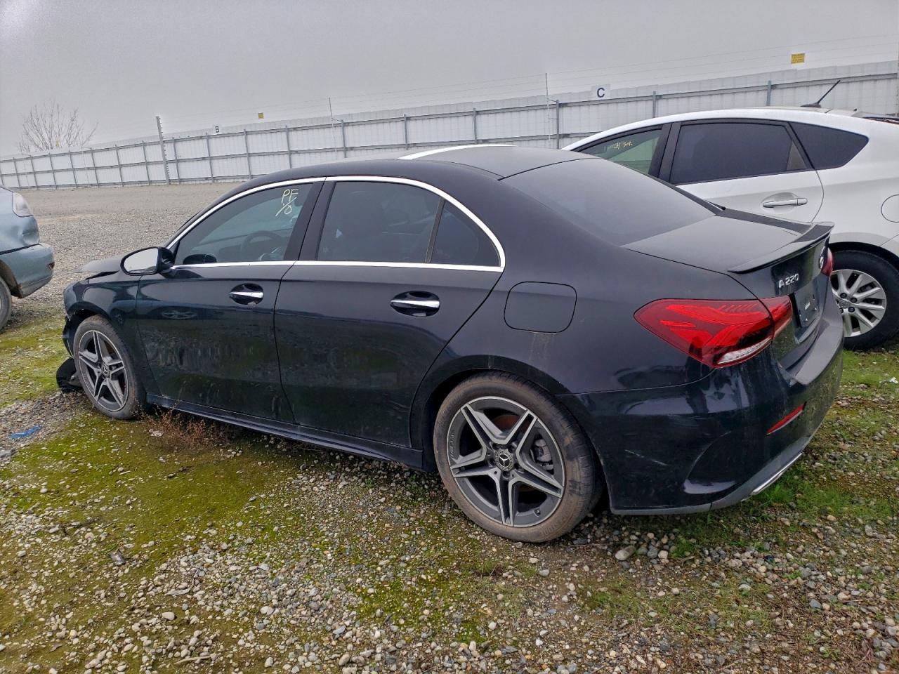 2022 Mercedes-Benz A 220 - zdjęcie 2