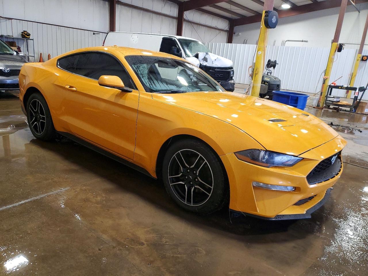 2022 Ford Mustang - zdjęcie 4