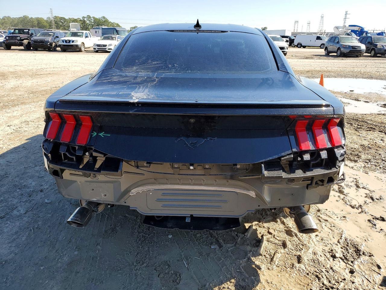 2025 Ford Mustang - zdjęcie 6