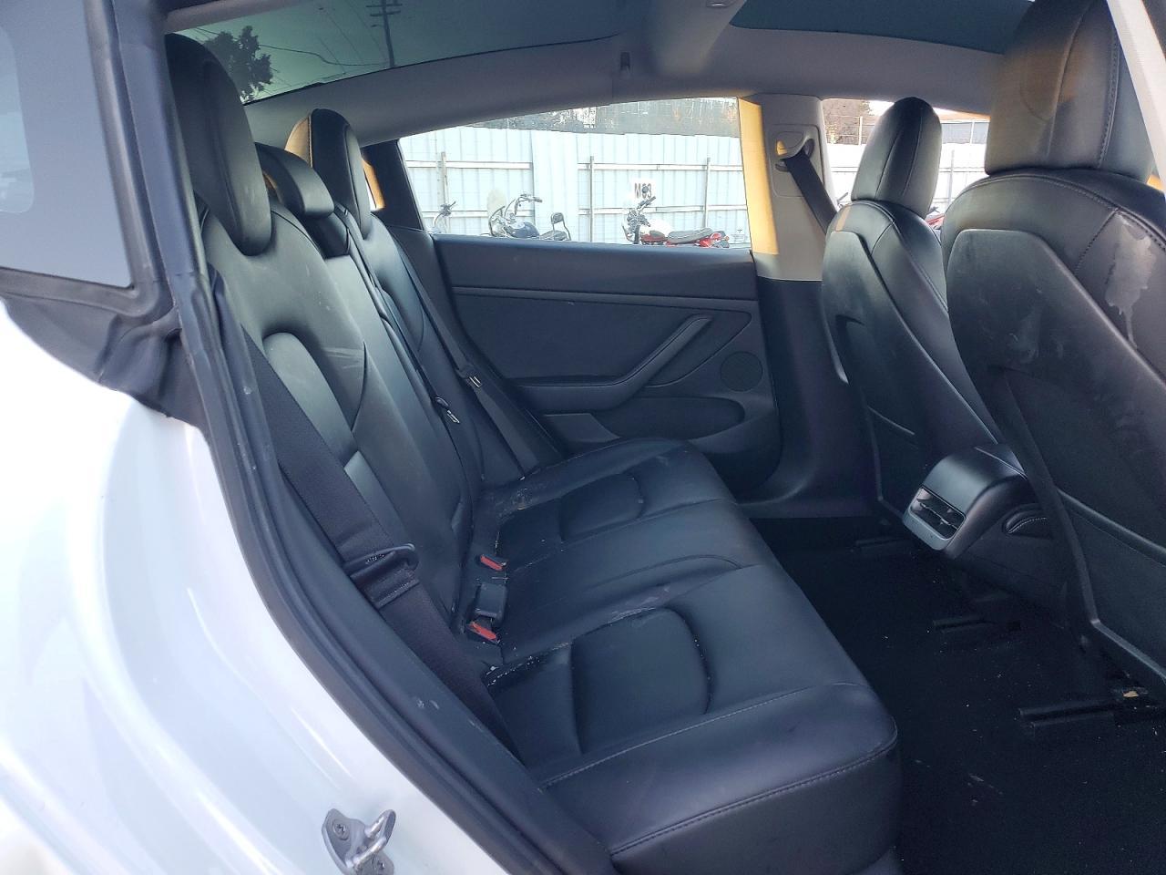 2021 Tesla Model 3 - zdjęcie 10