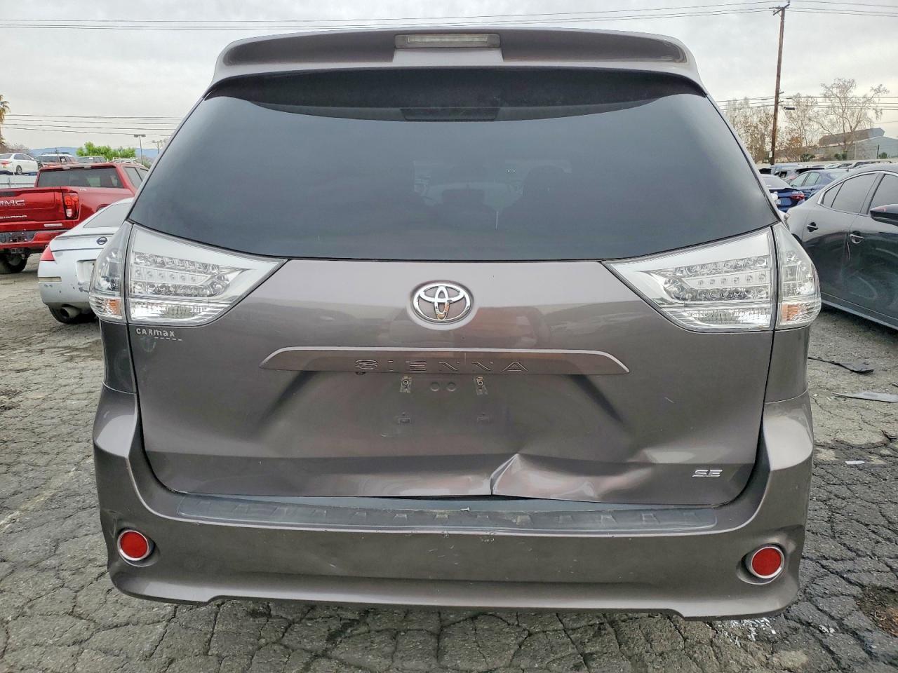 2015 Toyota Sienna Sport - zdjęcie 6