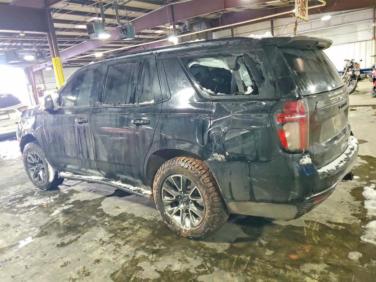 2021 Chevrolet Tahoe K1500 Z71 - zdjęcie 2