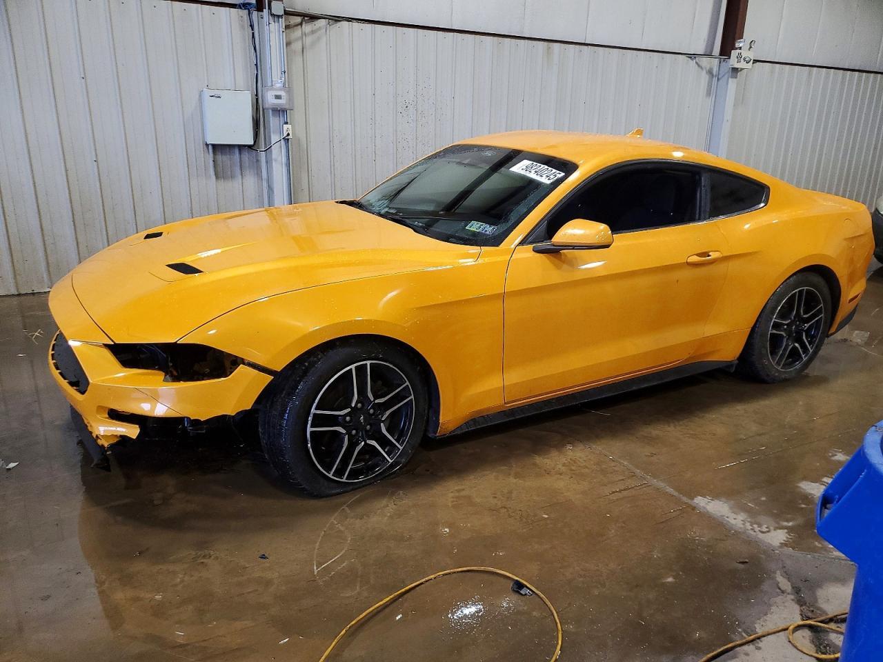 2022 Ford Mustang - zdjęcie główne