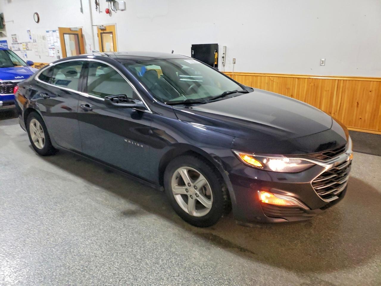 2022 Chevrolet Malibu Ls - zdjęcie 4