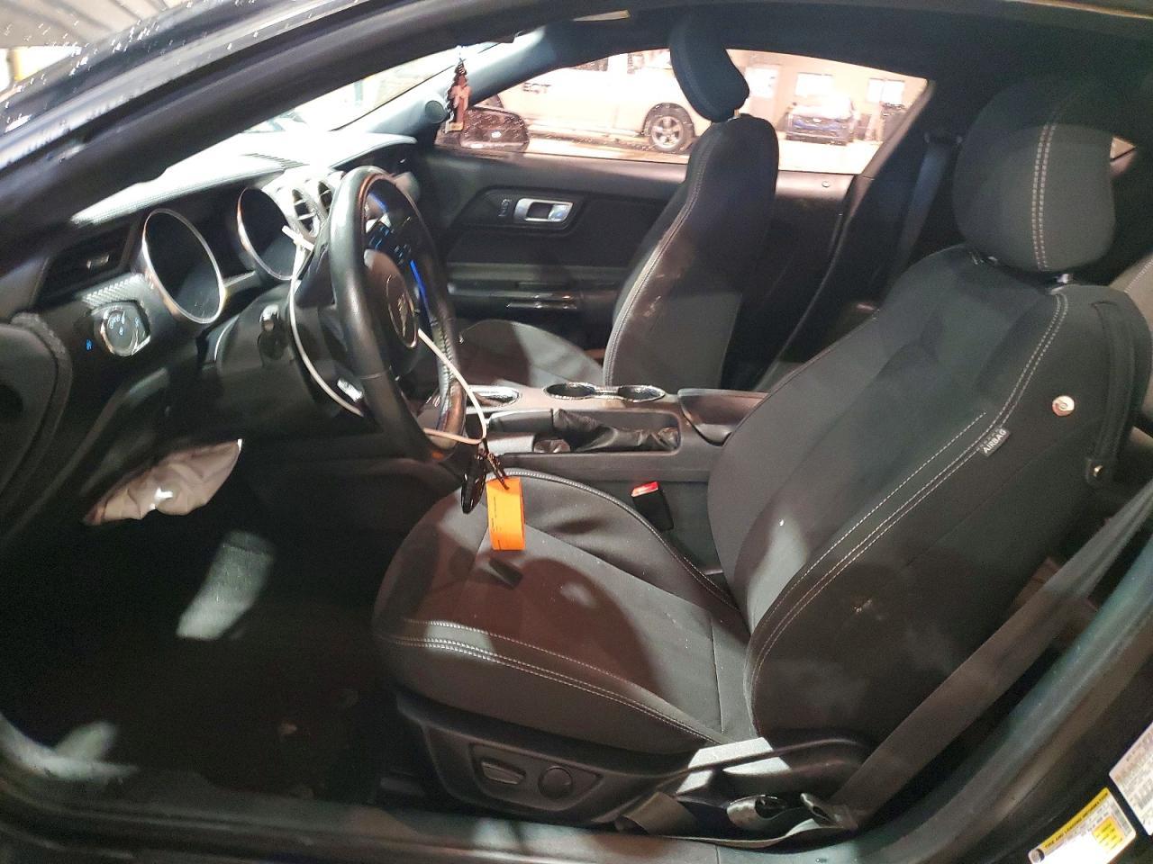 2021 Ford Mustang - zdjęcie 7