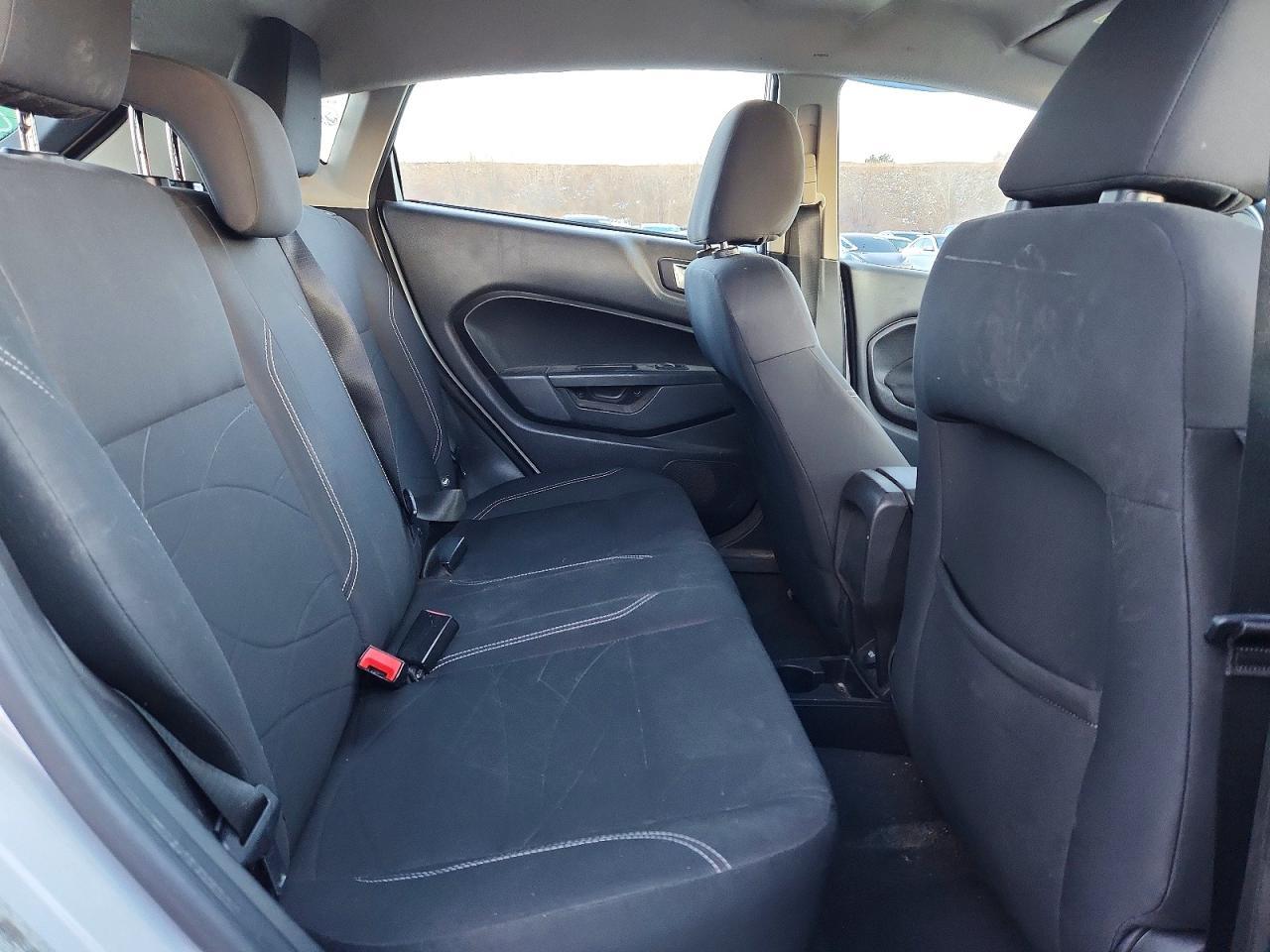 2014 Ford Fiesta Se - zdjęcie 11