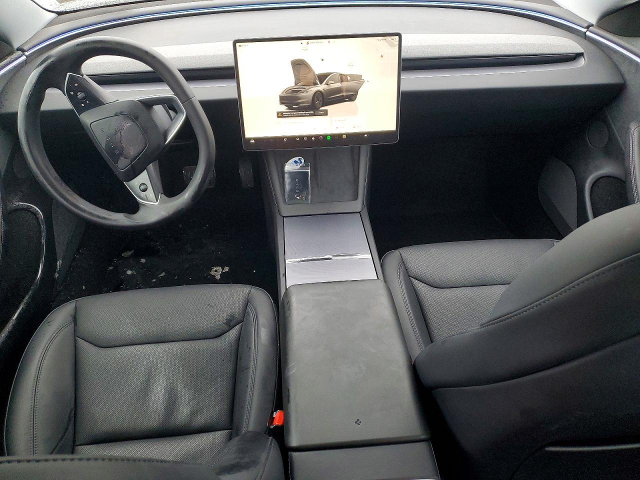 2025 Tesla Model 3 - zdjęcie 8