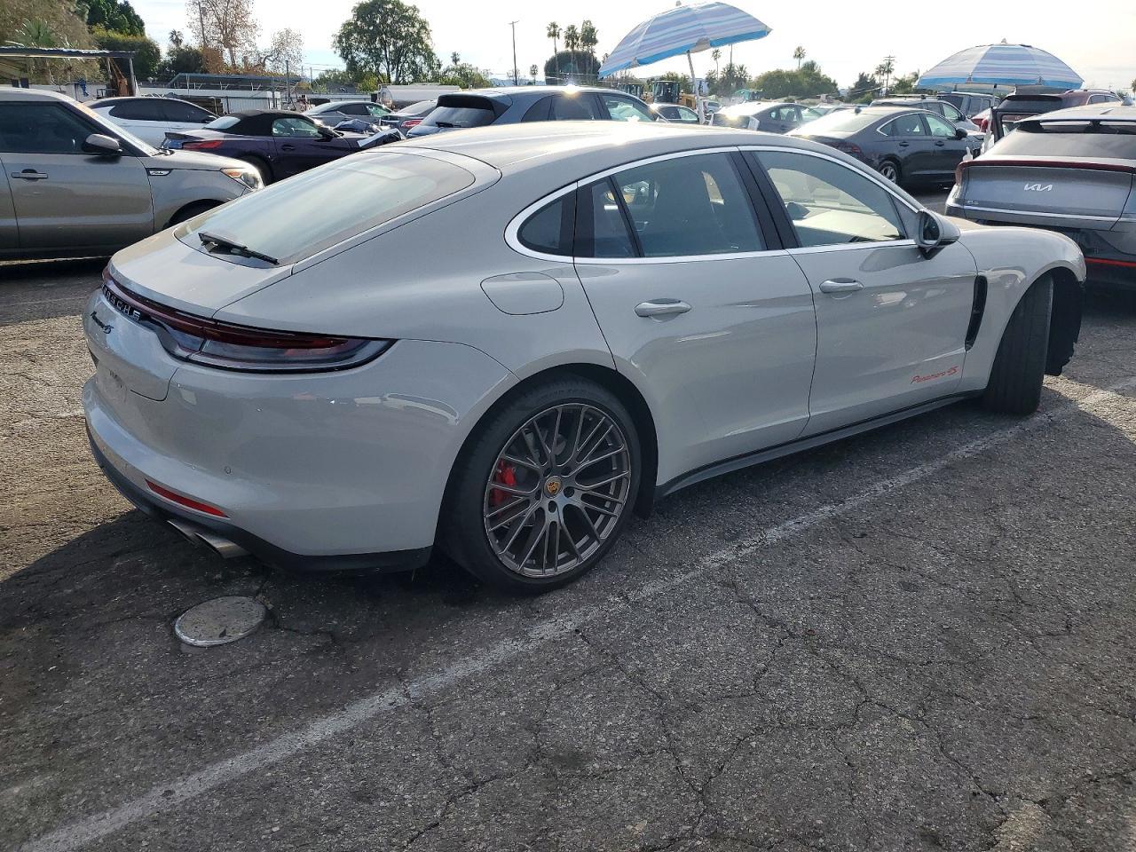 2022 Porsche Panamera 4S - zdjęcie 3