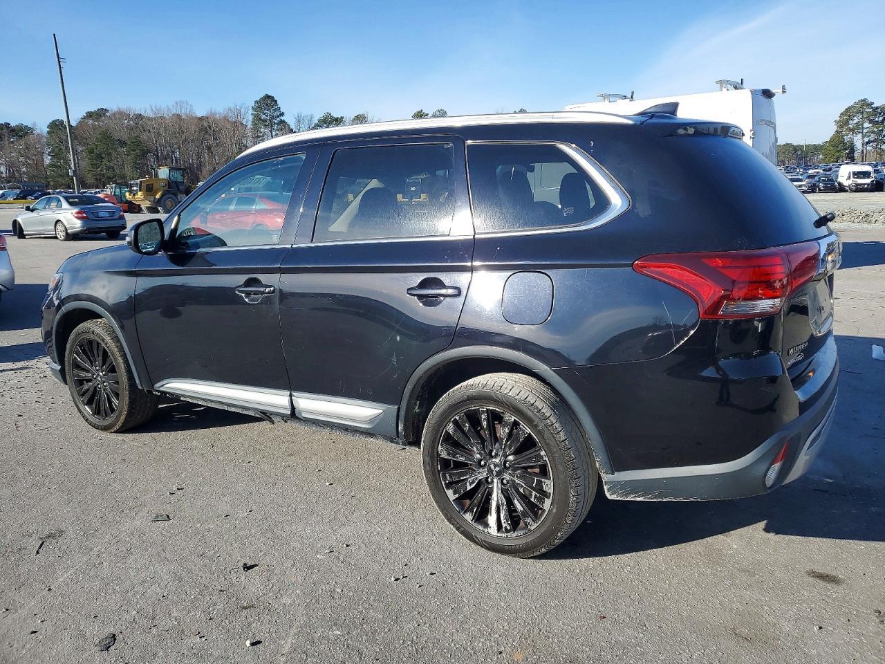 2019 Mitsubishi Outlander Se - zdjęcie 2