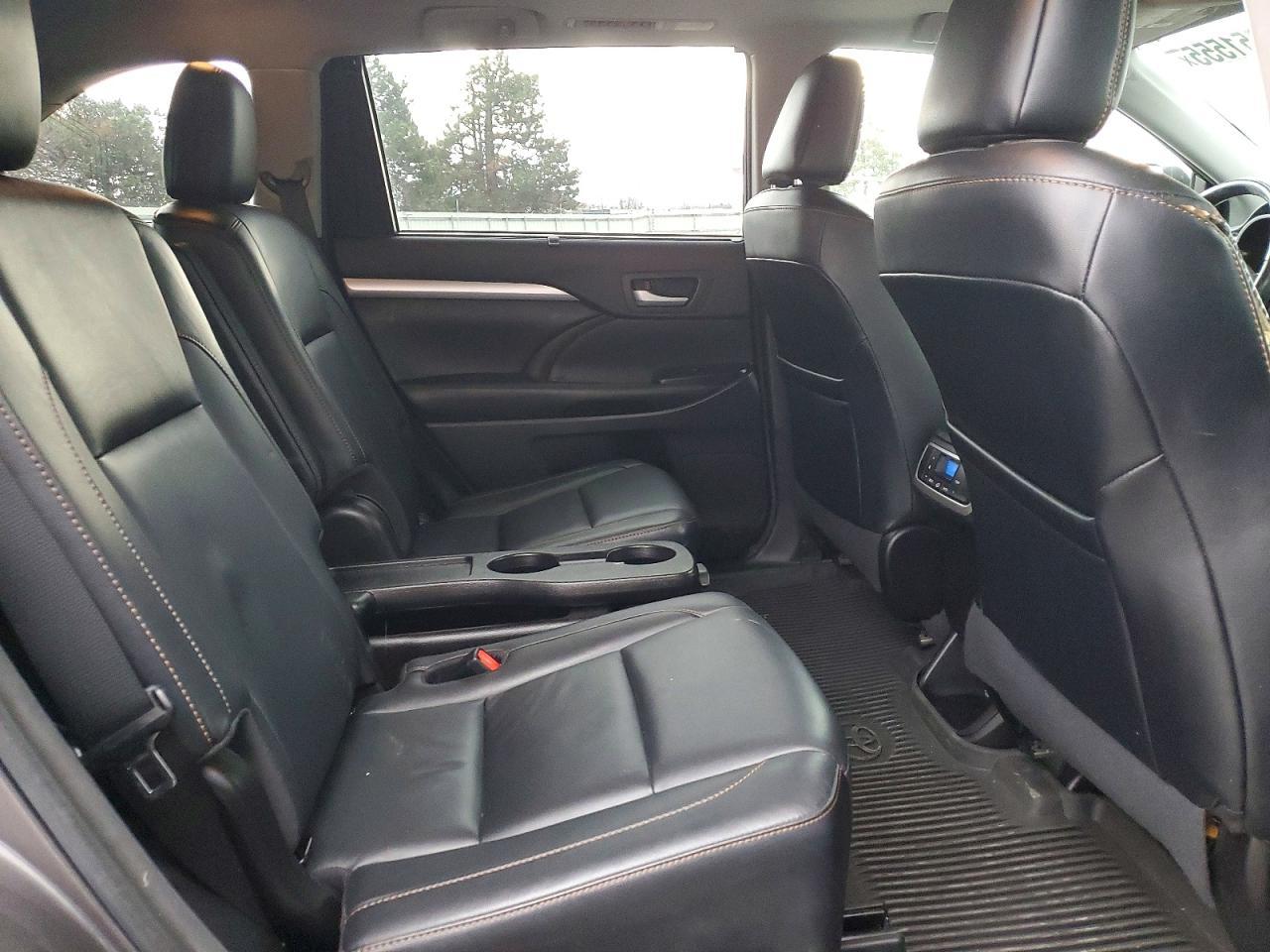 2017 Toyota Highlander Se - zdjęcie 11