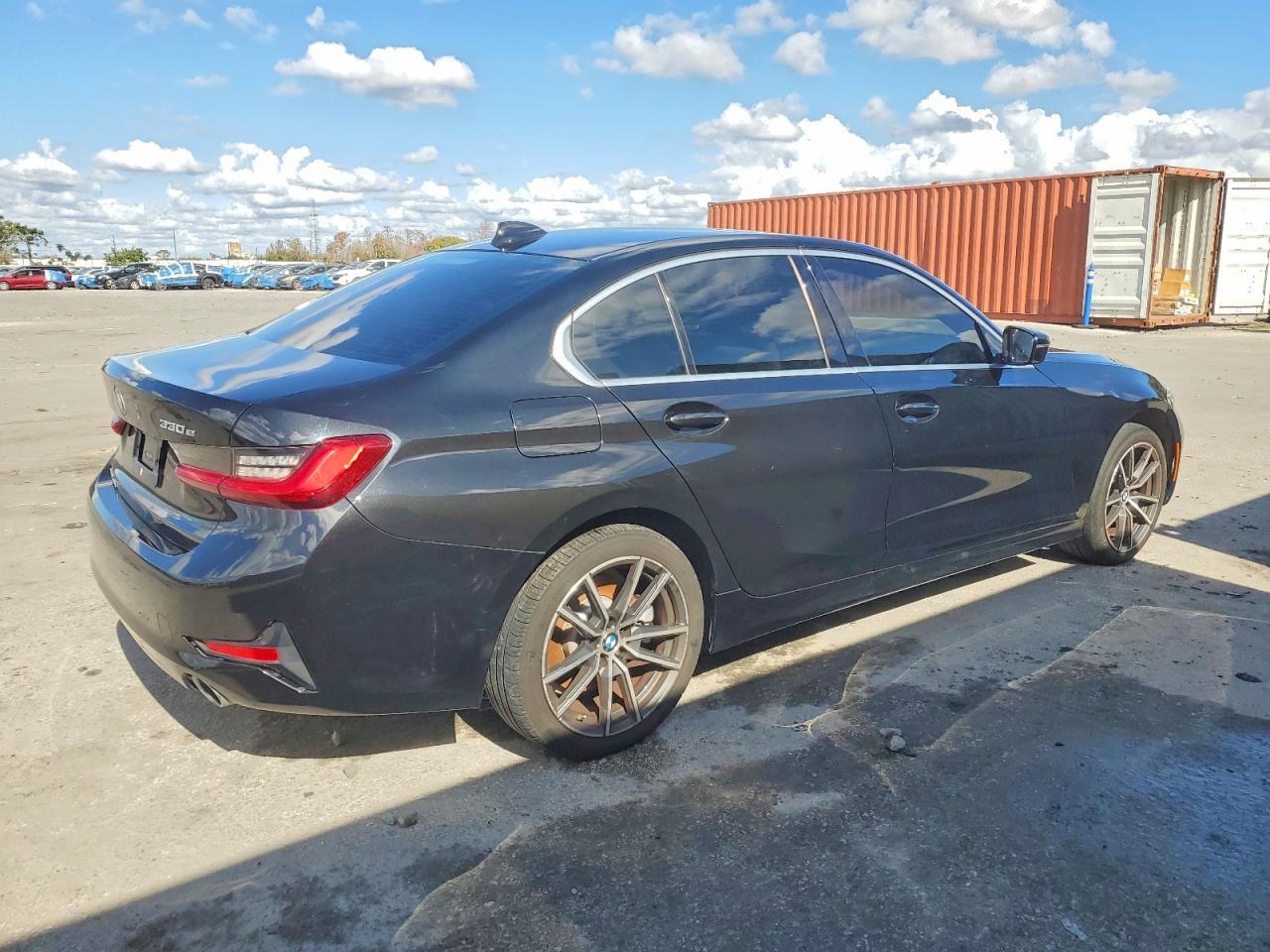 2021 BMW 330E - zdjęcie 3