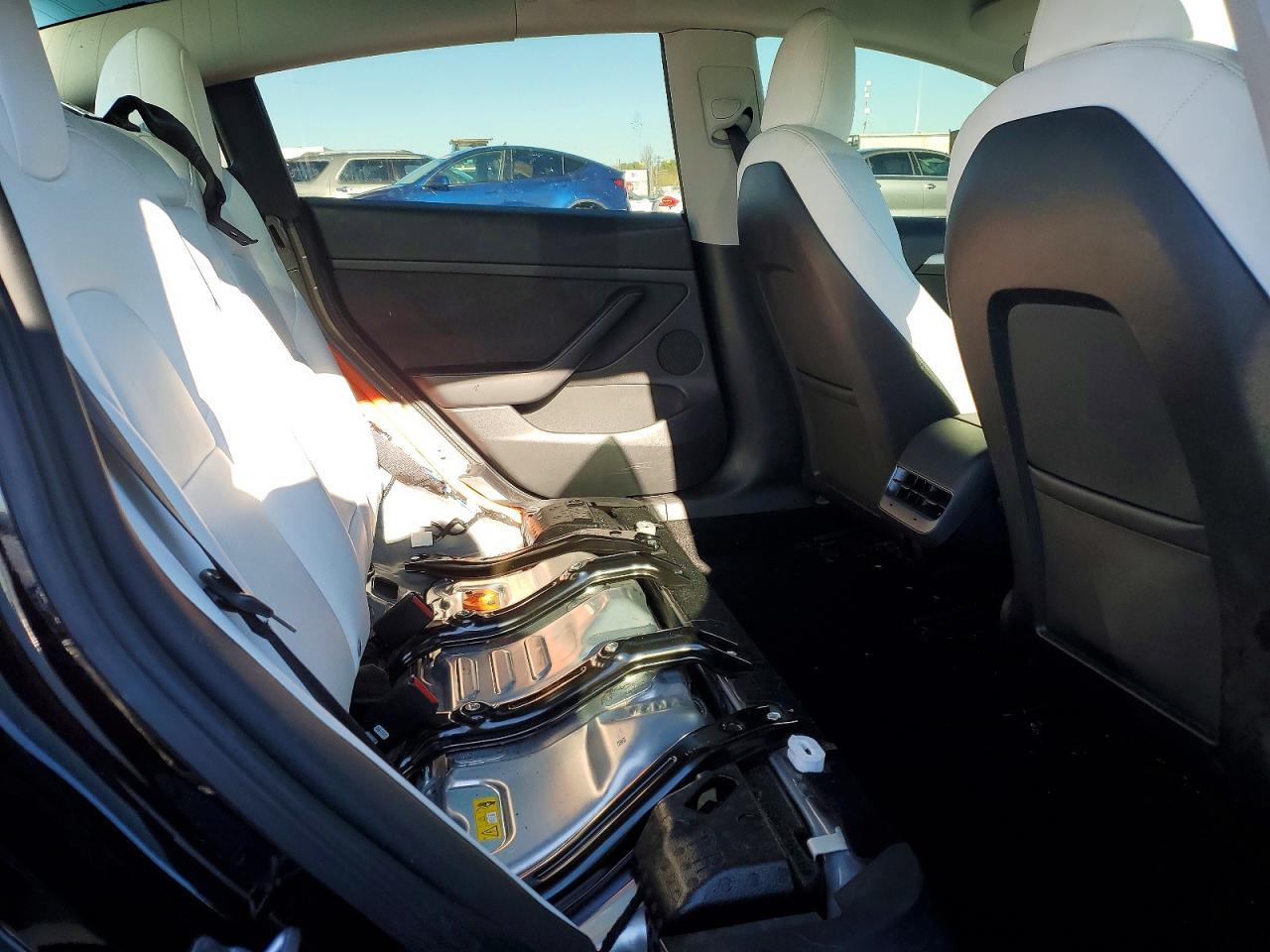 2022 Tesla Model 3 - zdjęcie 11