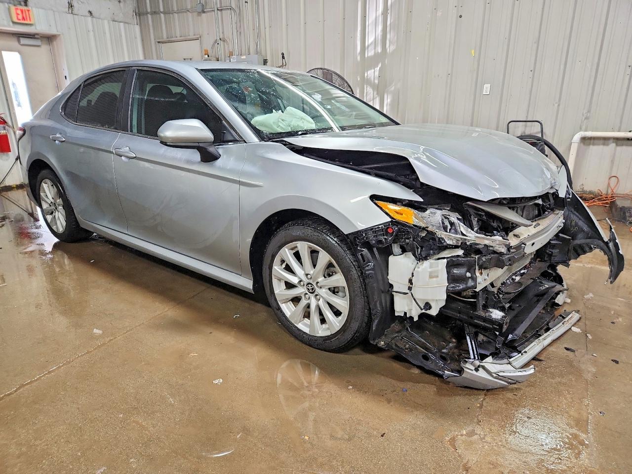 2020 Toyota Camry Le - zdjęcie 4