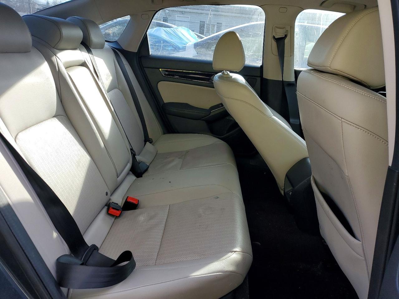 2024 Honda Civic Touring - zdjęcie 10