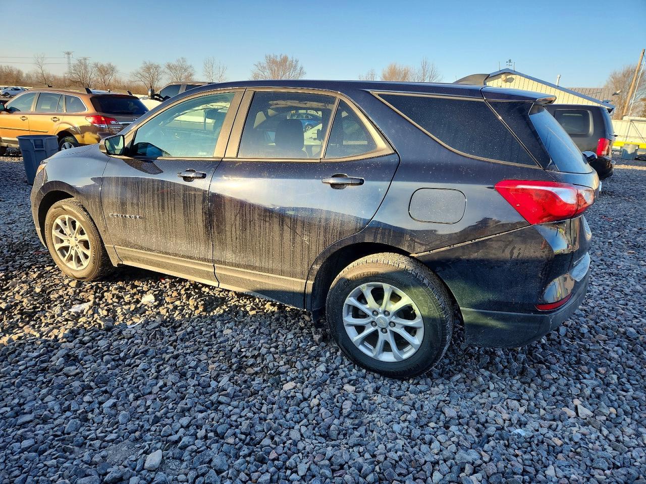2020 Chevrolet Equinox Ls - zdjęcie 2