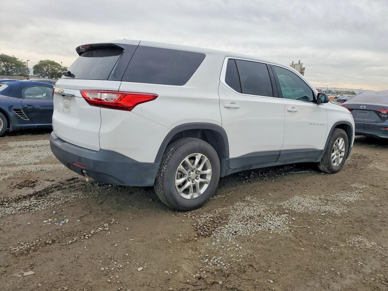 2020 Chevrolet Traverse Ls - zdjęcie 3