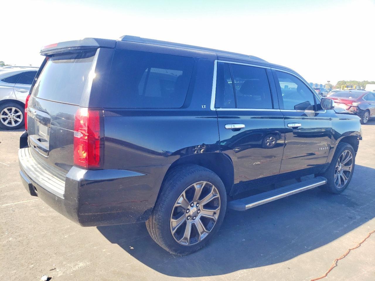 2016 Chevrolet Tahoe C1500 Lt - zdjęcie 3