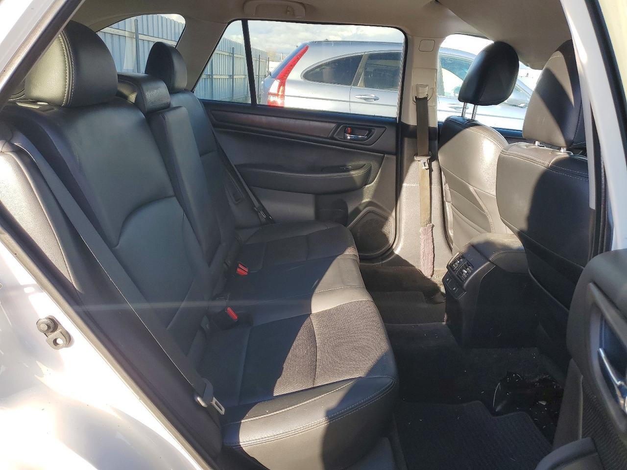 2015 Subaru Outback 3.6R Limited - zdjęcie 10