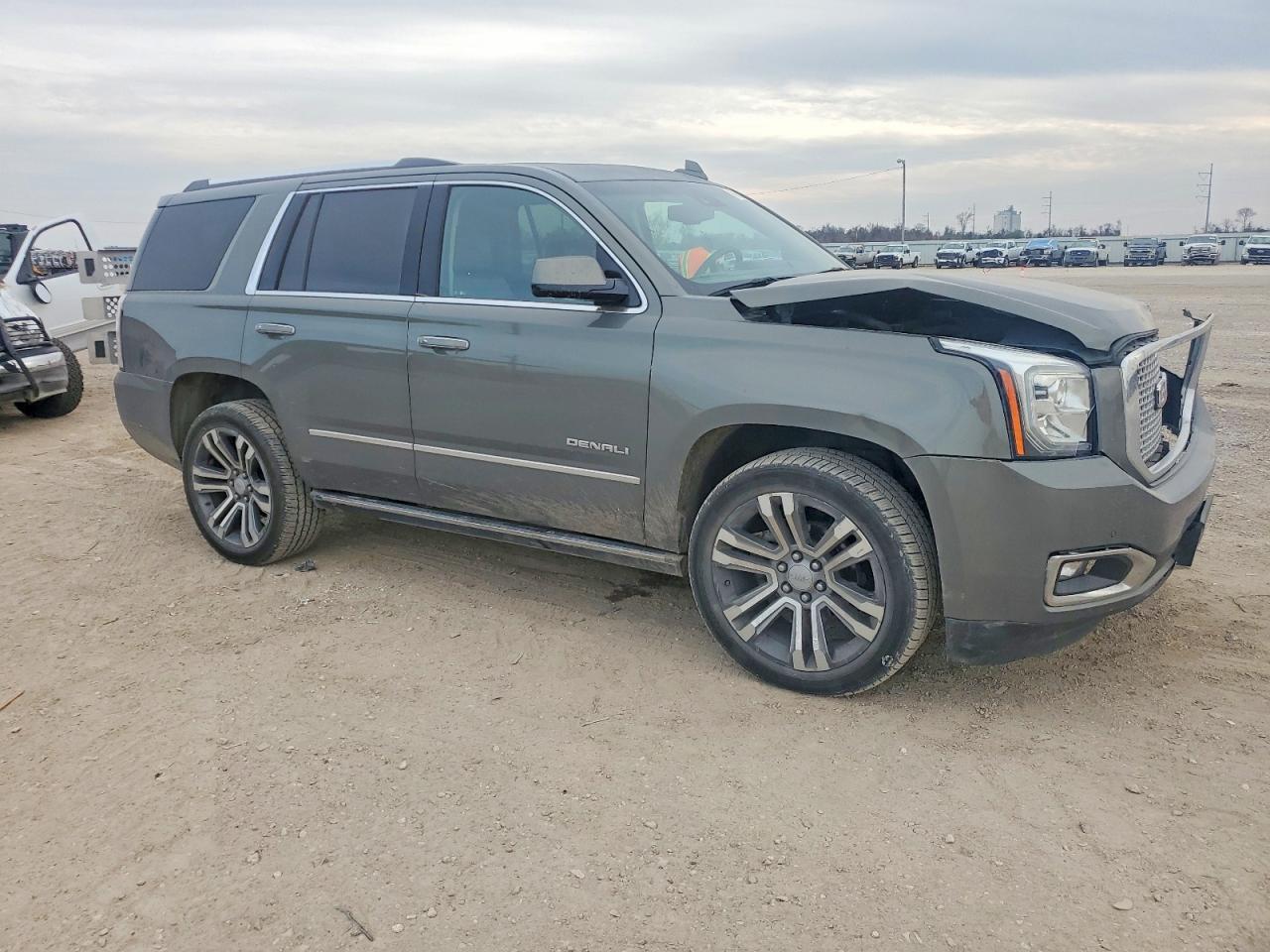 2017 GMC Yukon Denali - zdjęcie 4