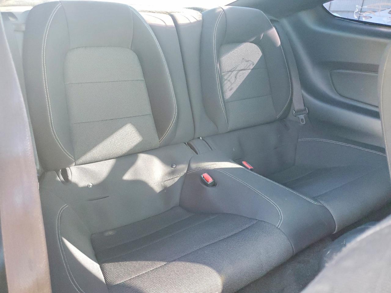 2016 Ford Mustang - zdjęcie 10