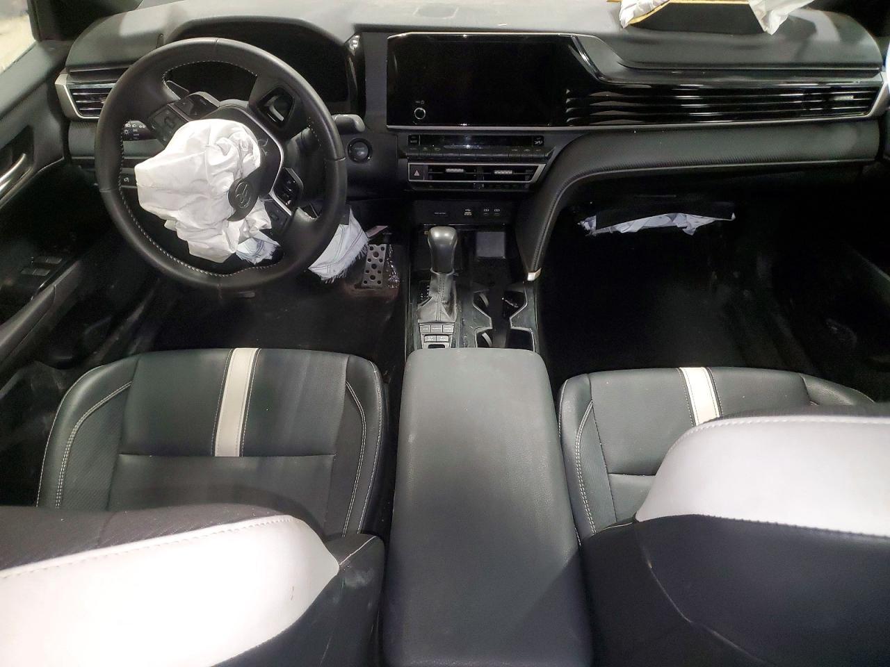 2025 Toyota Camry Xse - zdjęcie 8