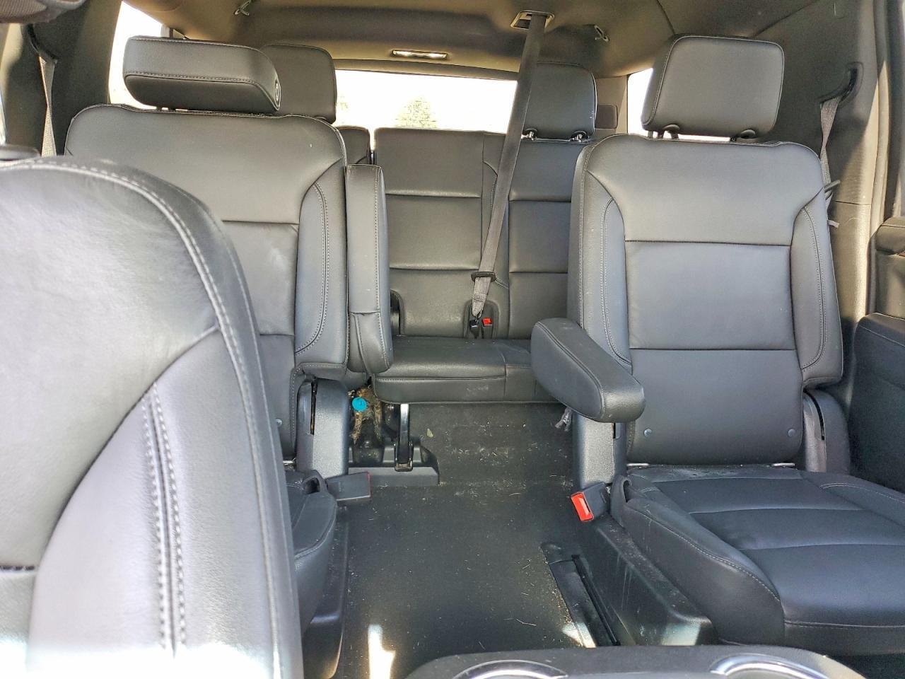 2021 Chevrolet Suburban C1500 Lt - zdjęcie 10