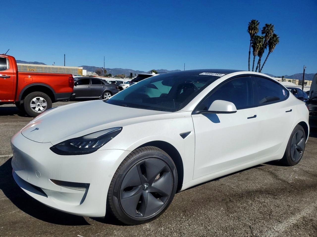 2021 Tesla Model 3 - zdjęcie główne