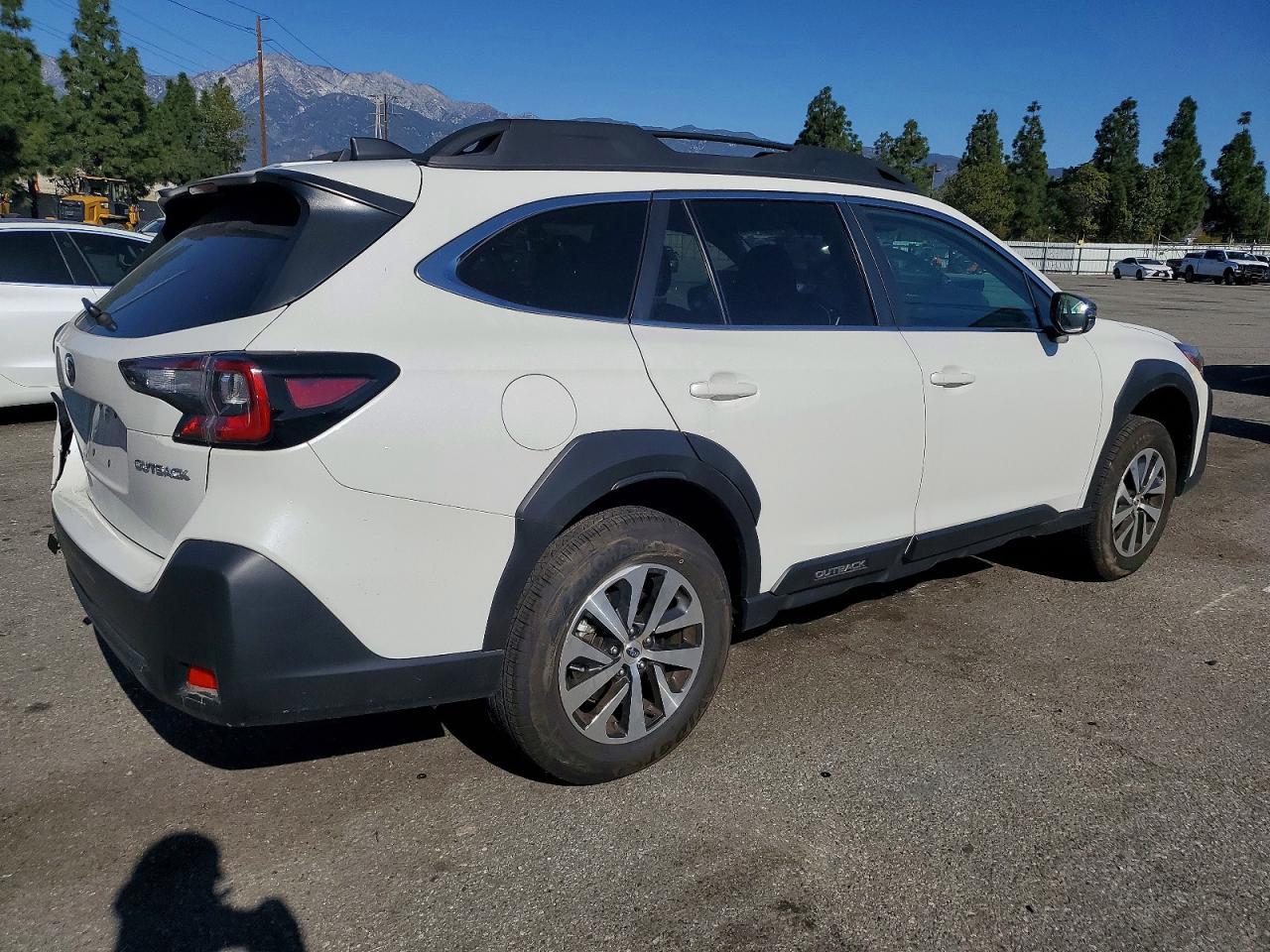 2025 Subaru Outback Premium - zdjęcie 3