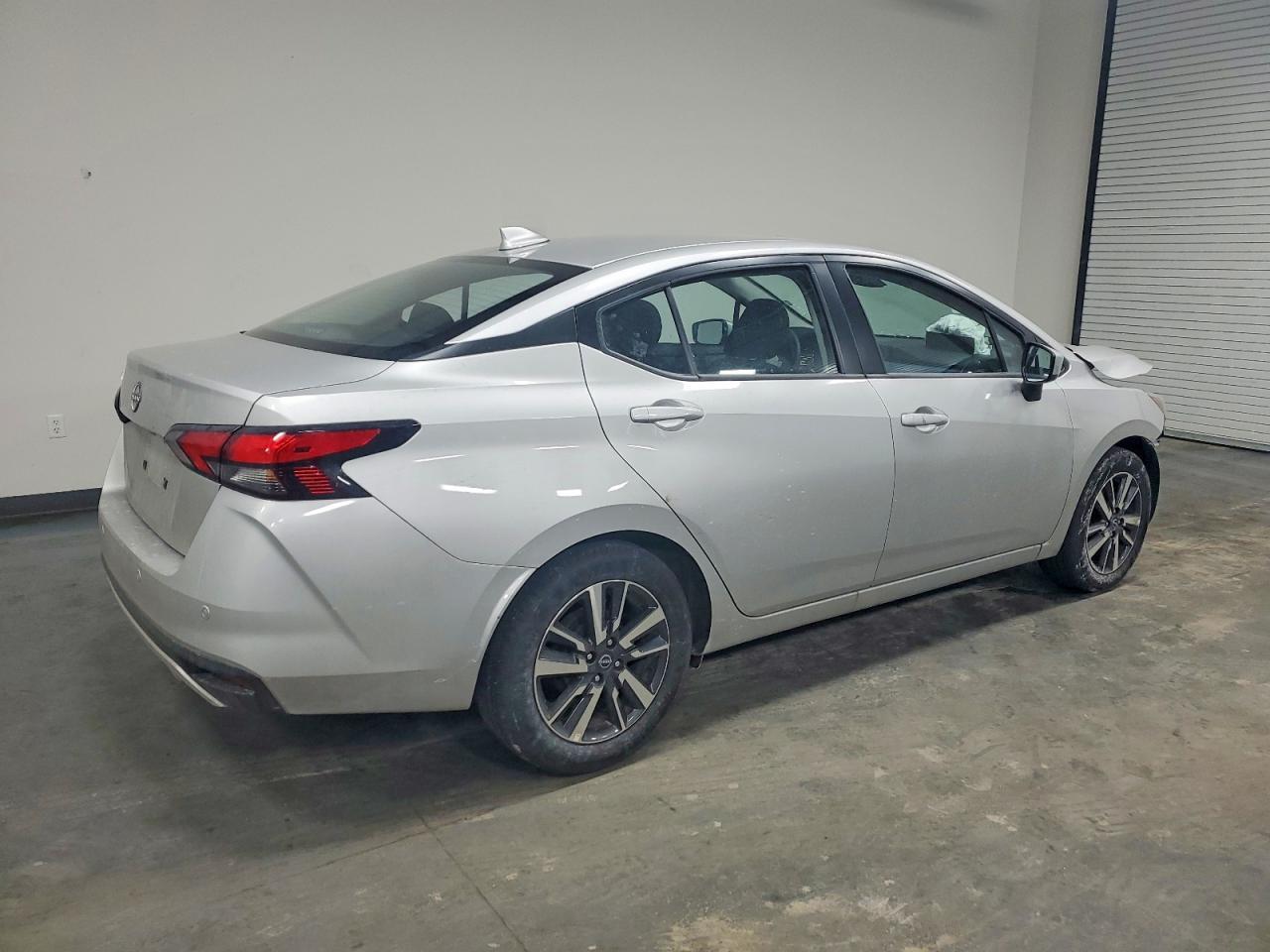 2025 Nissan Versa Sv - zdjęcie 3