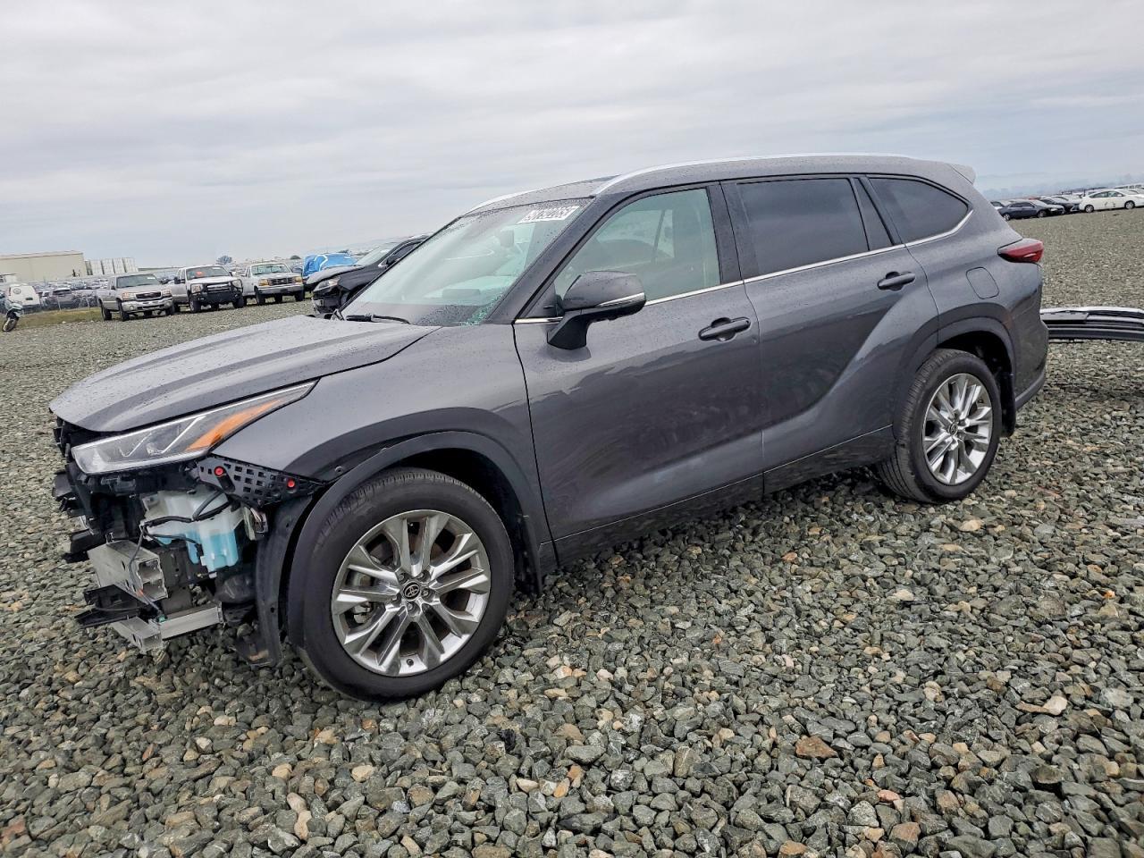 2025 Toyota Highlander Le - zdjęcie główne