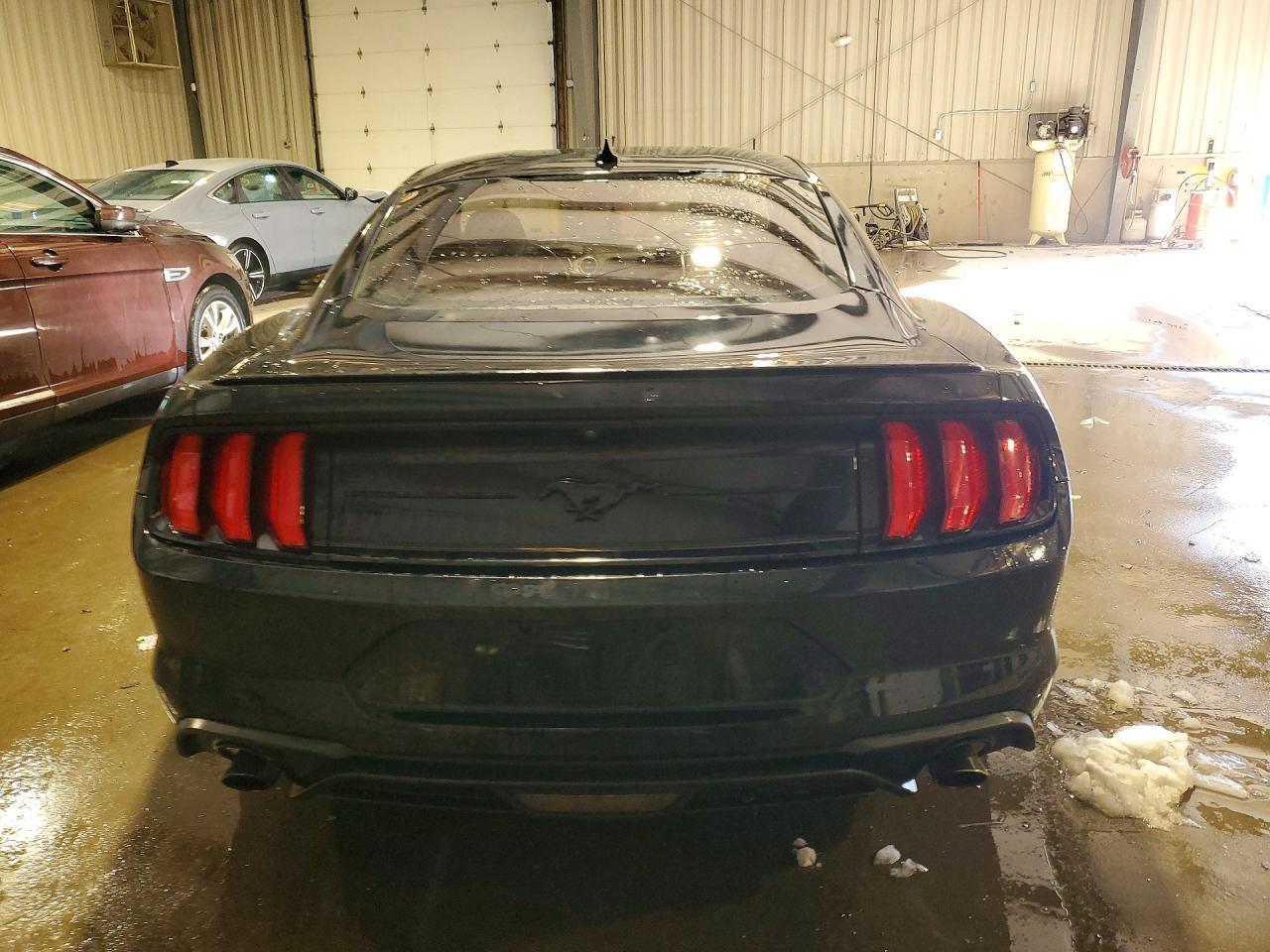 2021 Ford Mustang - zdjęcie 6
