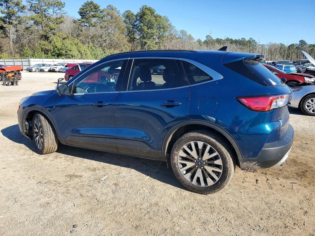 2020 Ford Escape Titanium - zdjęcie 2