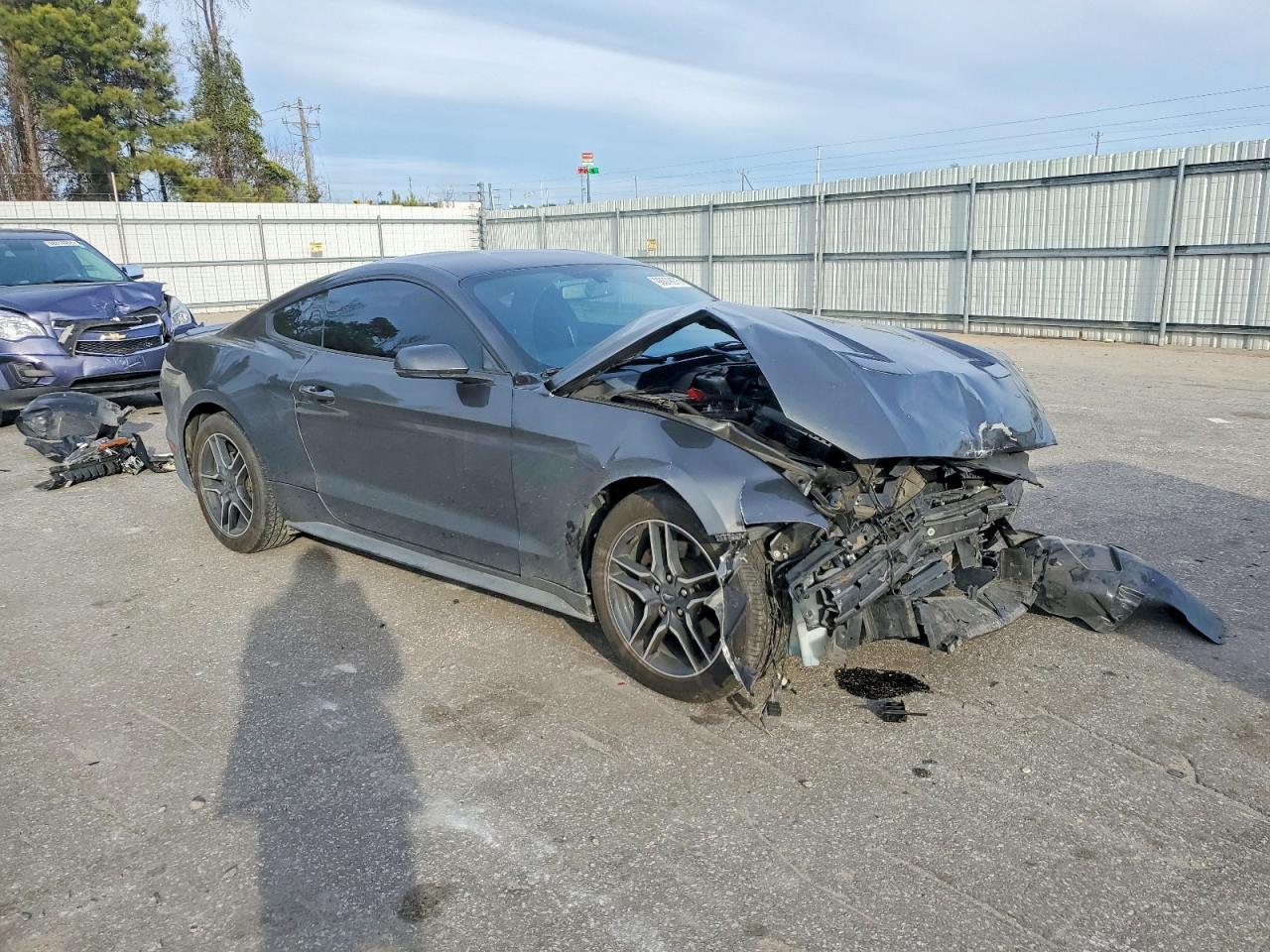 2020 Ford Mustang - zdjęcie 4