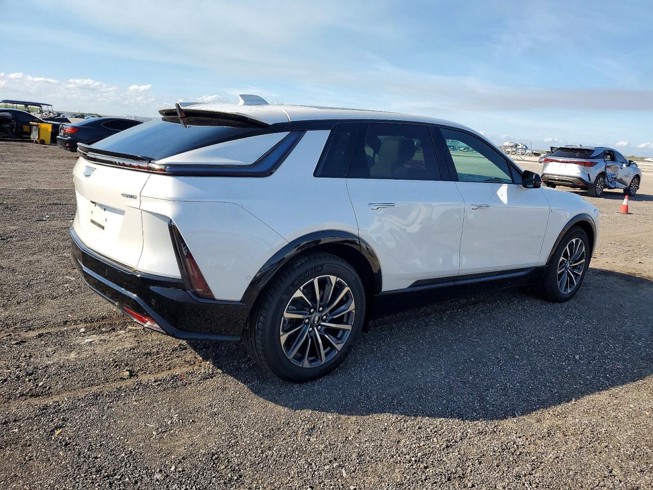 2025 Cadillac Lyriq Sport - zdjęcie 3
