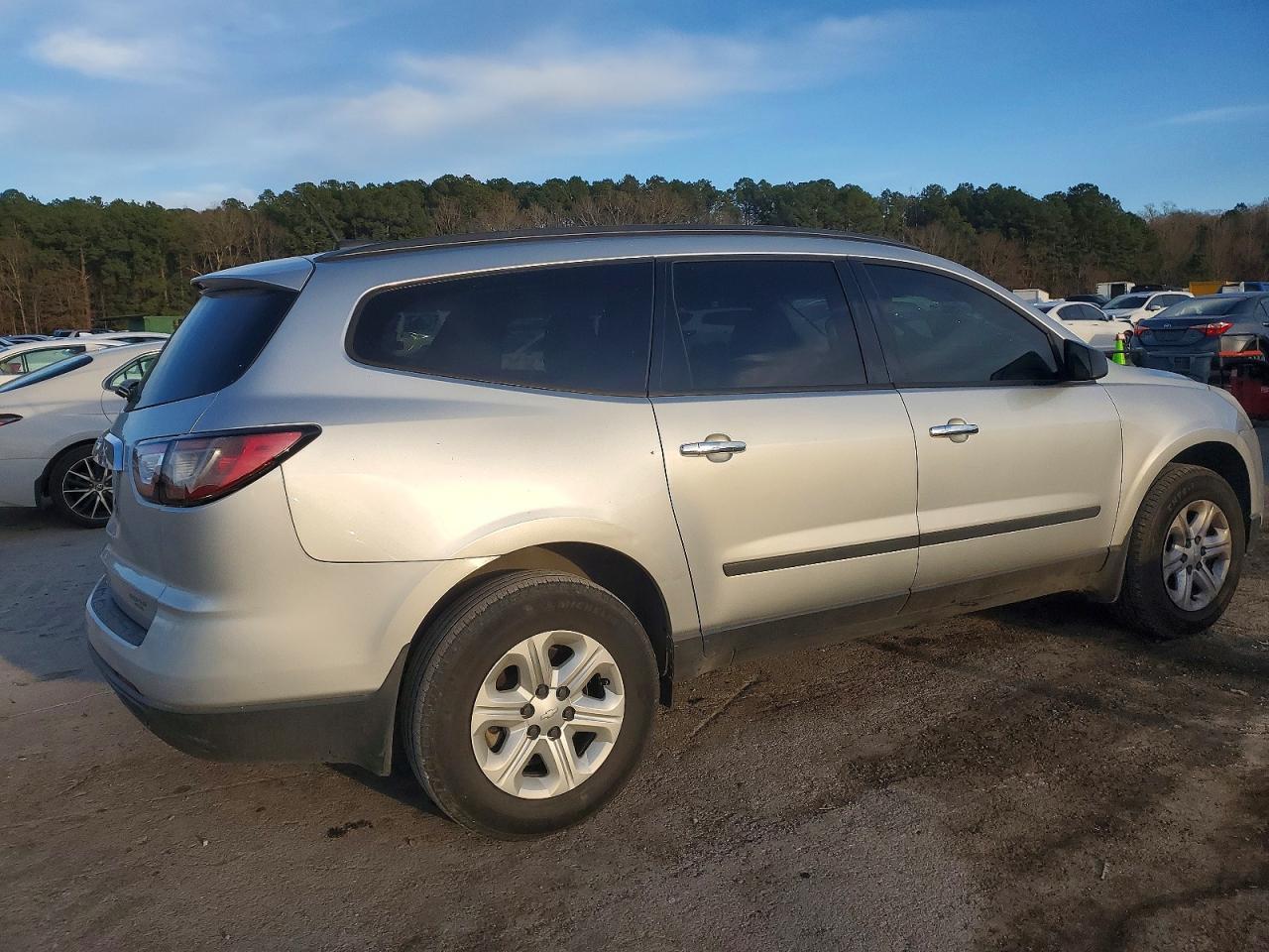 2017 Chevrolet Traverse Ls - zdjęcie 3
