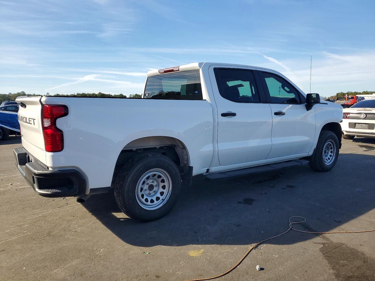 2021 Chevrolet Silverado C1500 - zdjęcie 3