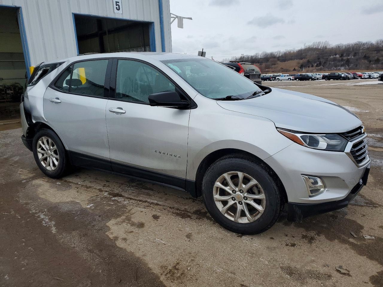 2018 Chevrolet Equinox Ls - zdjęcie 4