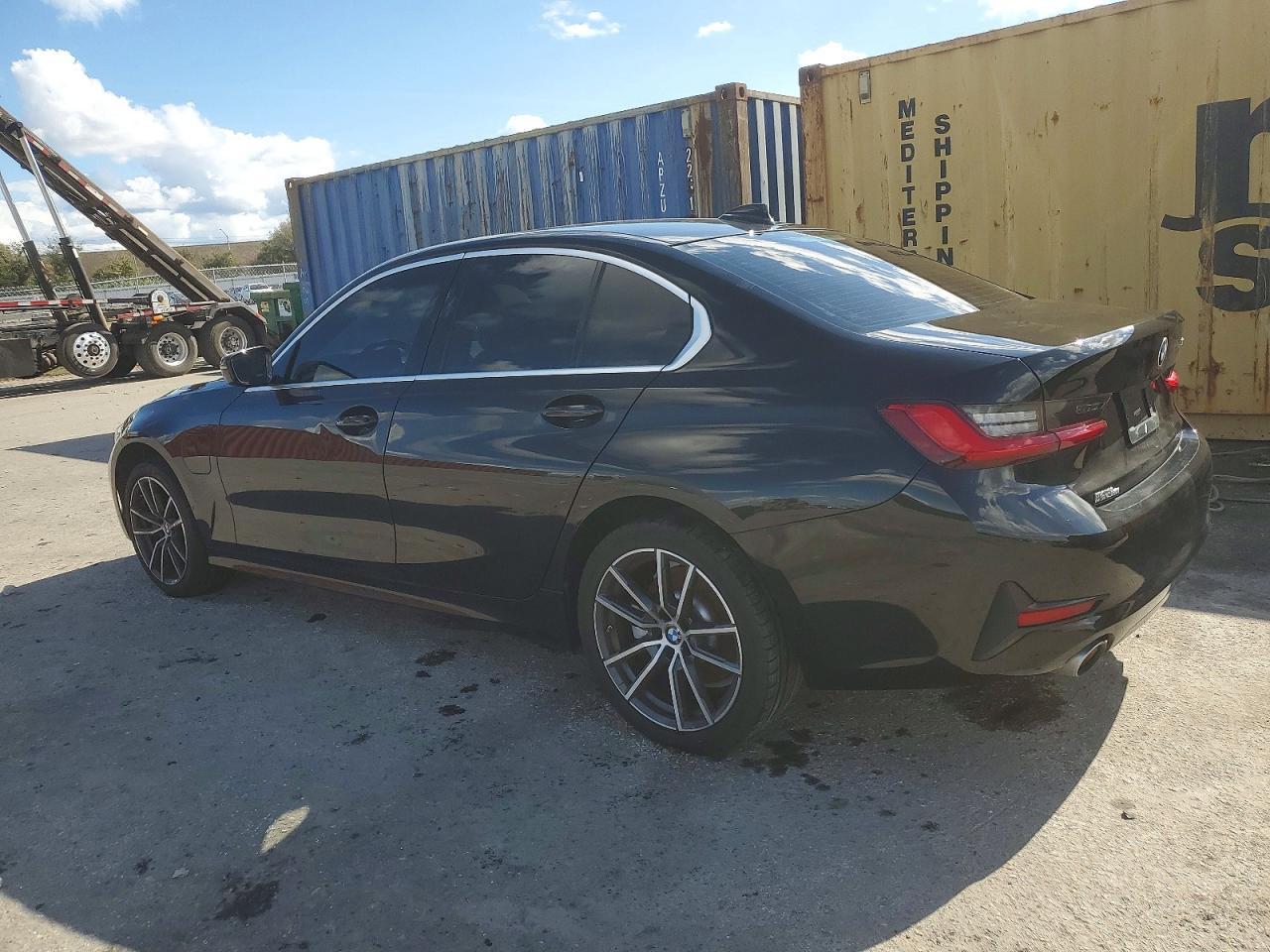 2021 BMW 330E - zdjęcie 2