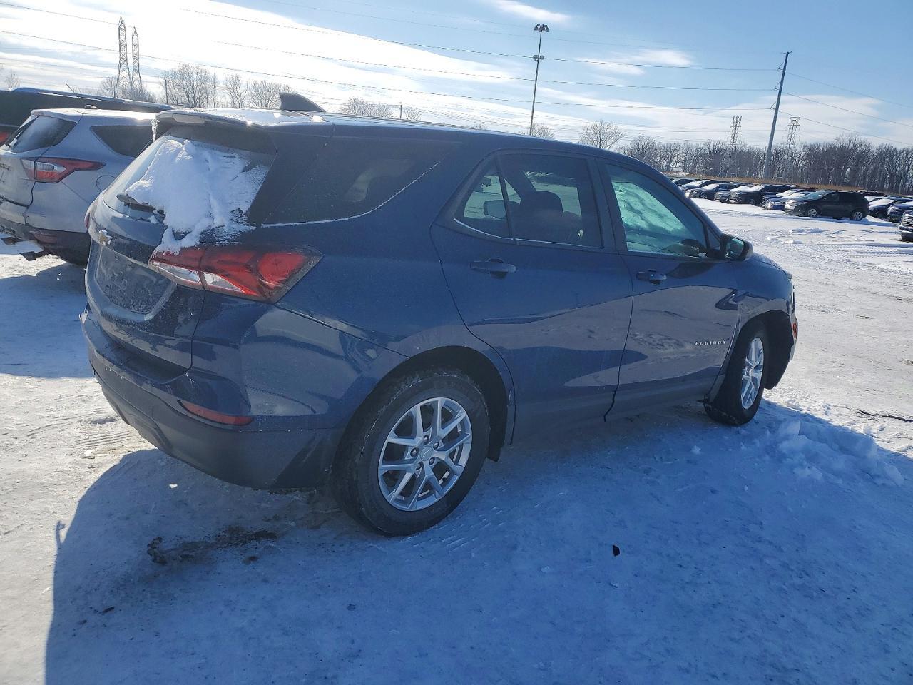 2022 Chevrolet Equinox Ls - zdjęcie 3