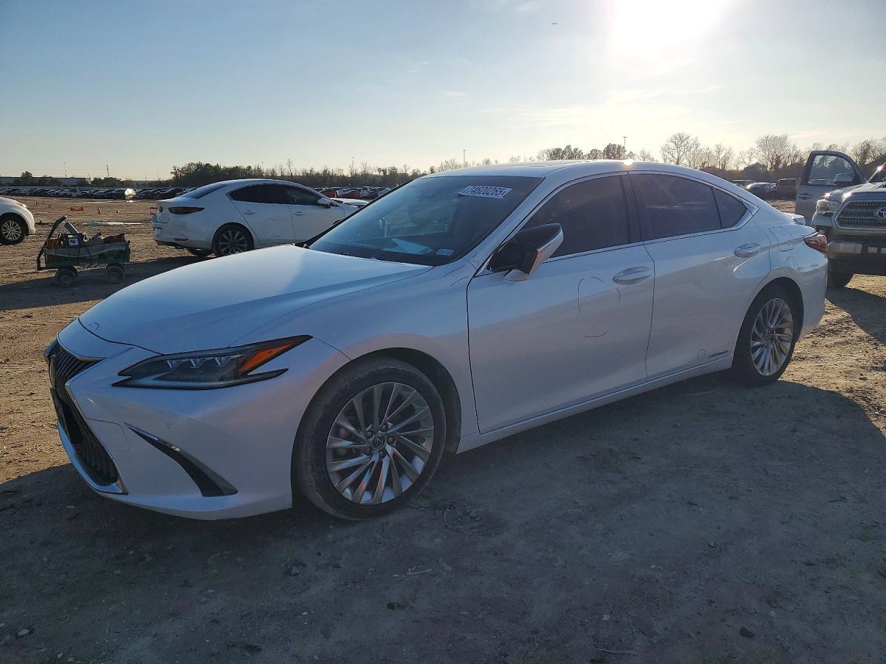 2019 Lexus Es 300H - zdjęcie główne