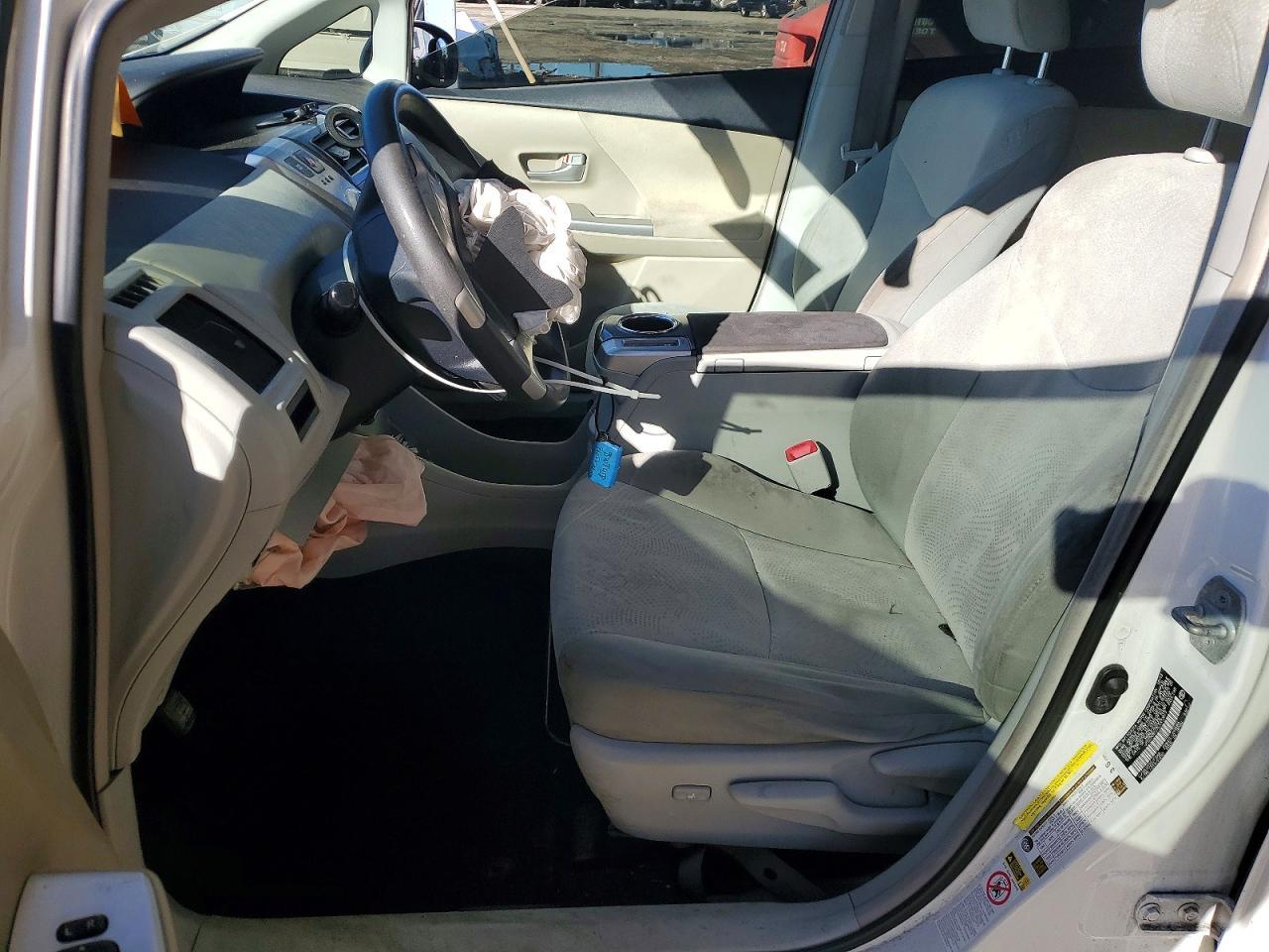 2014 Toyota Prius V - zdjęcie 7