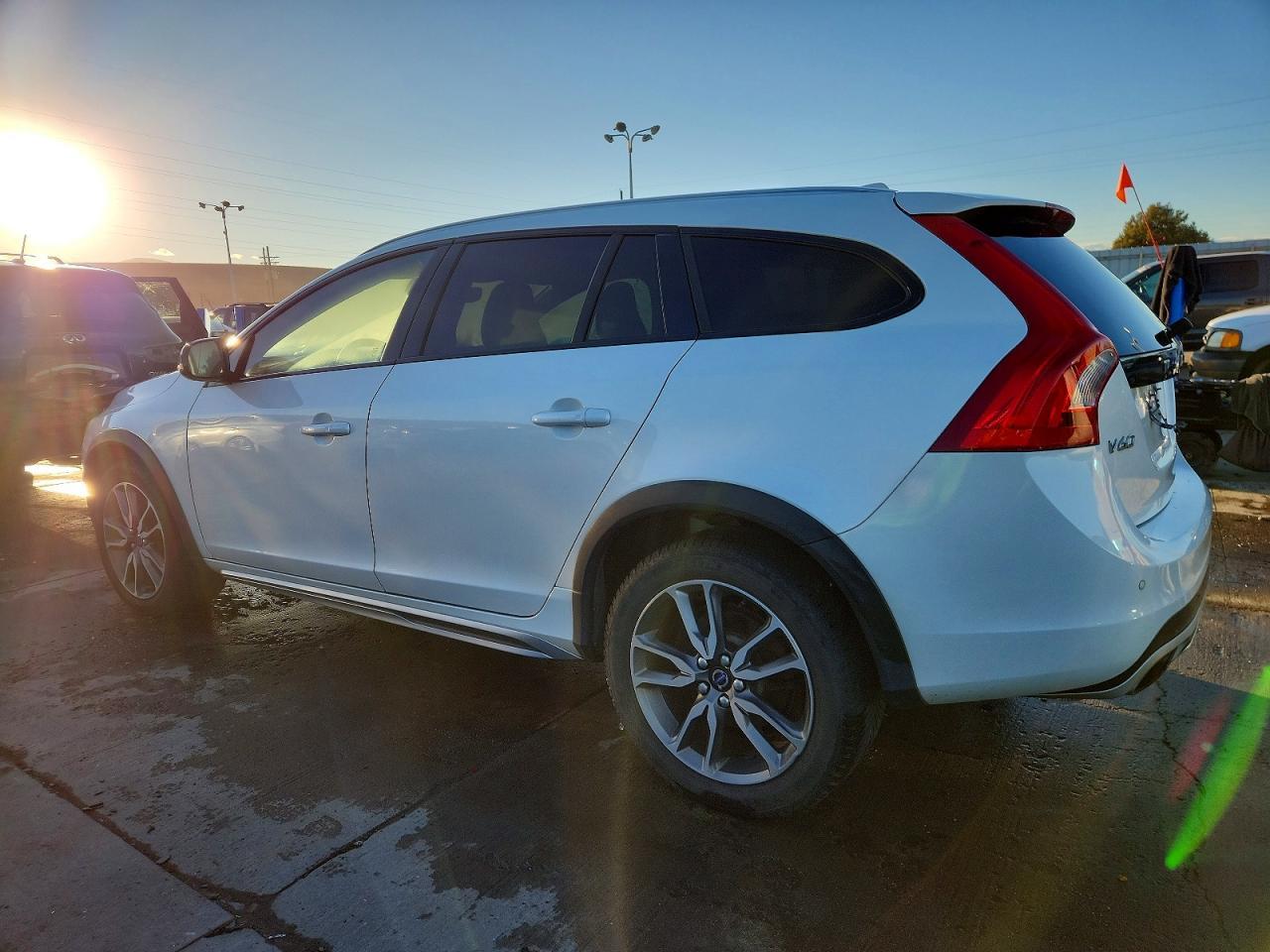 2015 Volvo V60 Cross Country Platinum - zdjęcie 2
