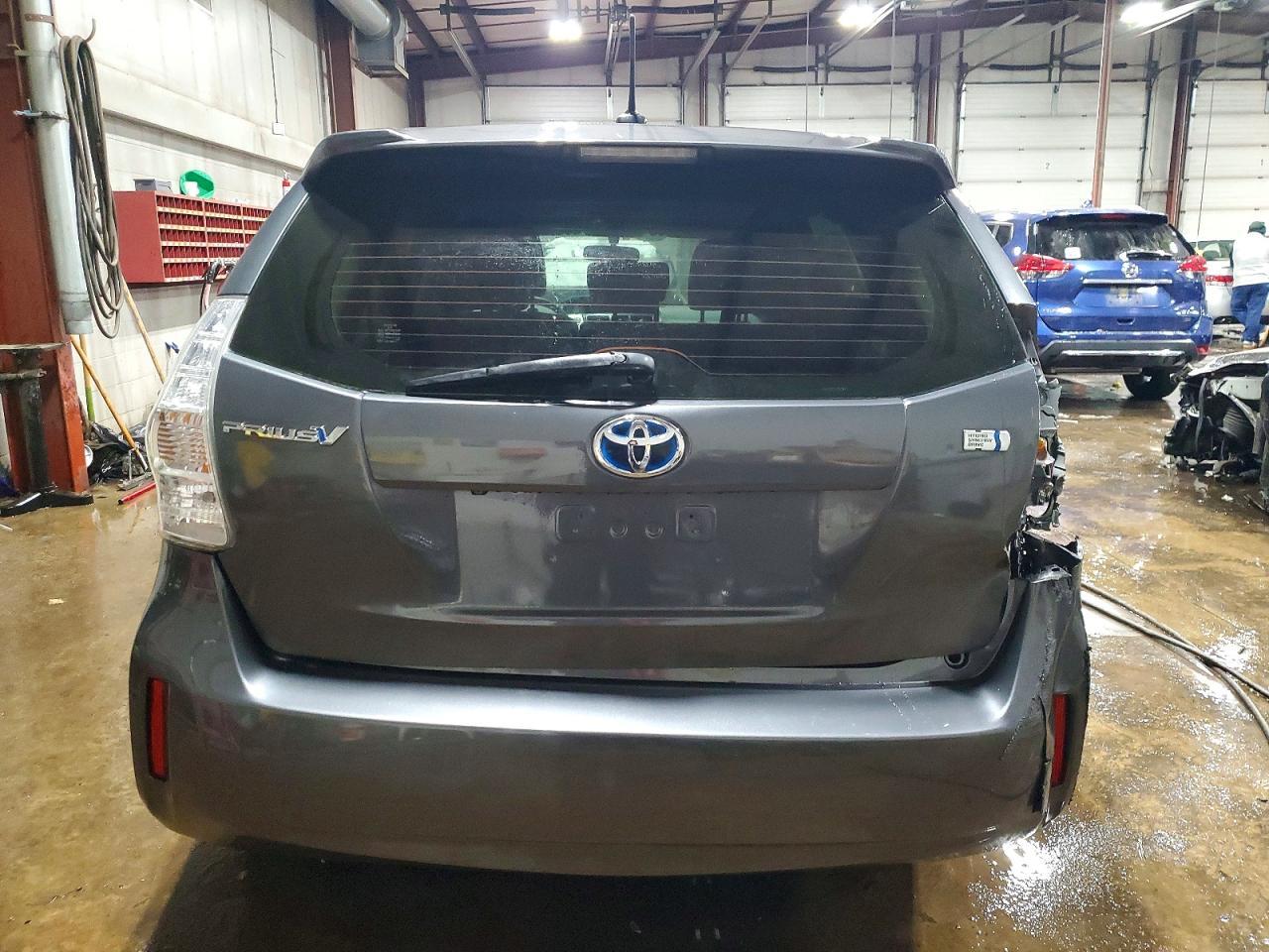 2013 Toyota Prius V - zdjęcie 6