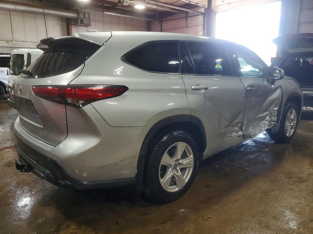 2021 Toyota Highlander L - zdjęcie 3